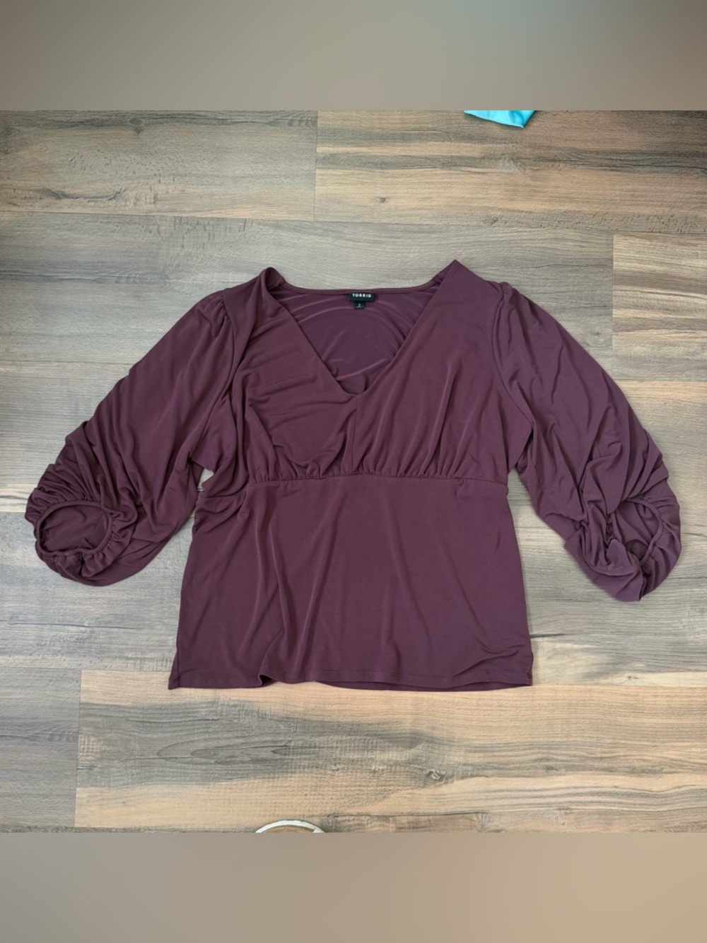 Torrid Studio Knit V-Neck Quarter Sleeve Shirred Top - Burgundy - Size 2XL